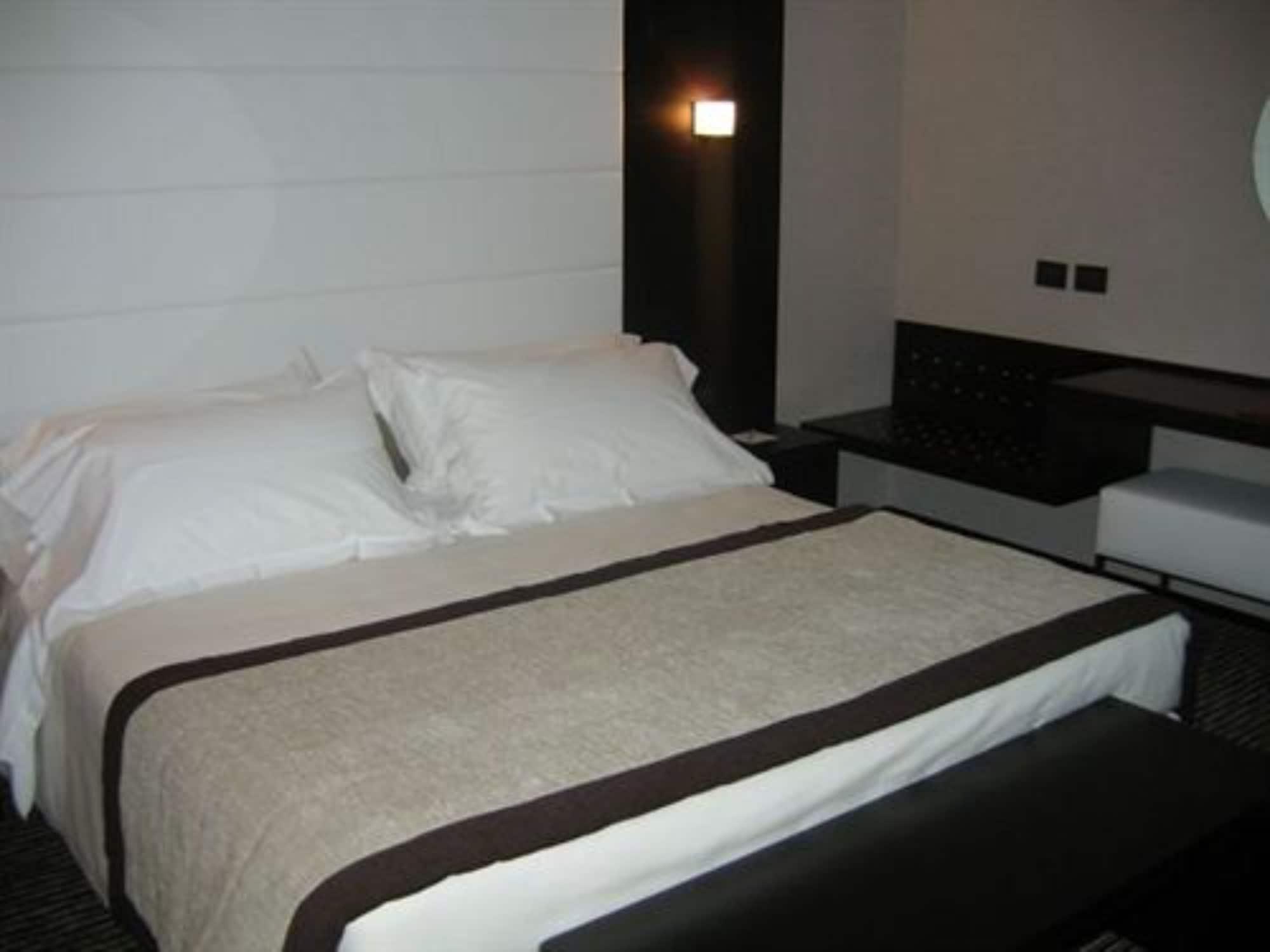 H2C Hotel Milanofiori Assago Esterno foto