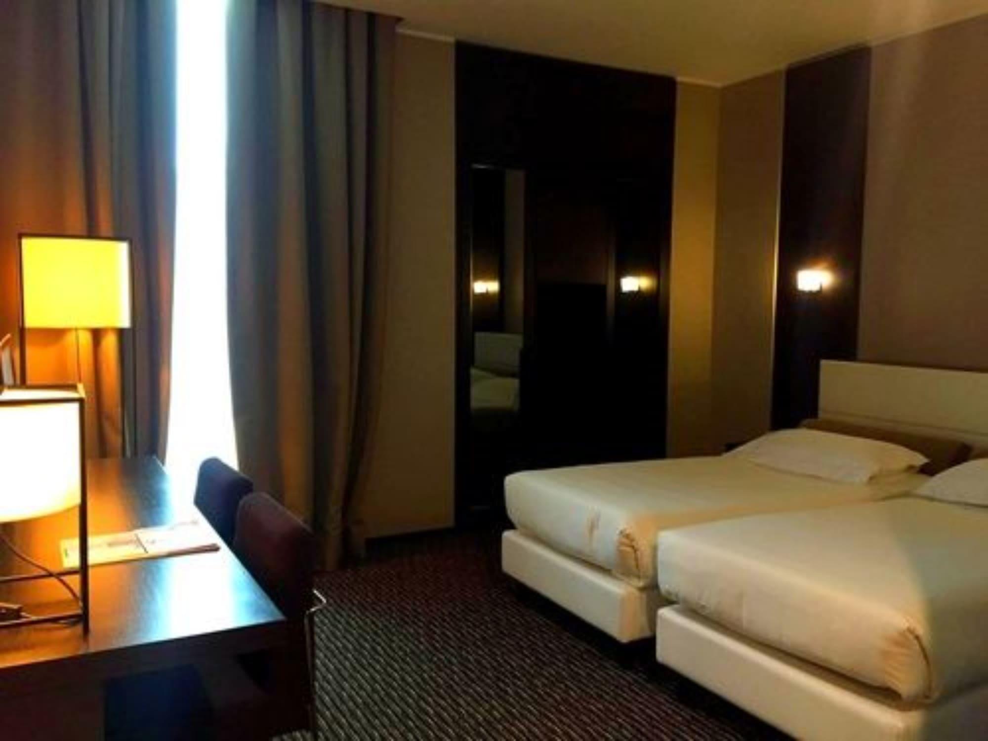 H2C Hotel Milanofiori Assago Esterno foto